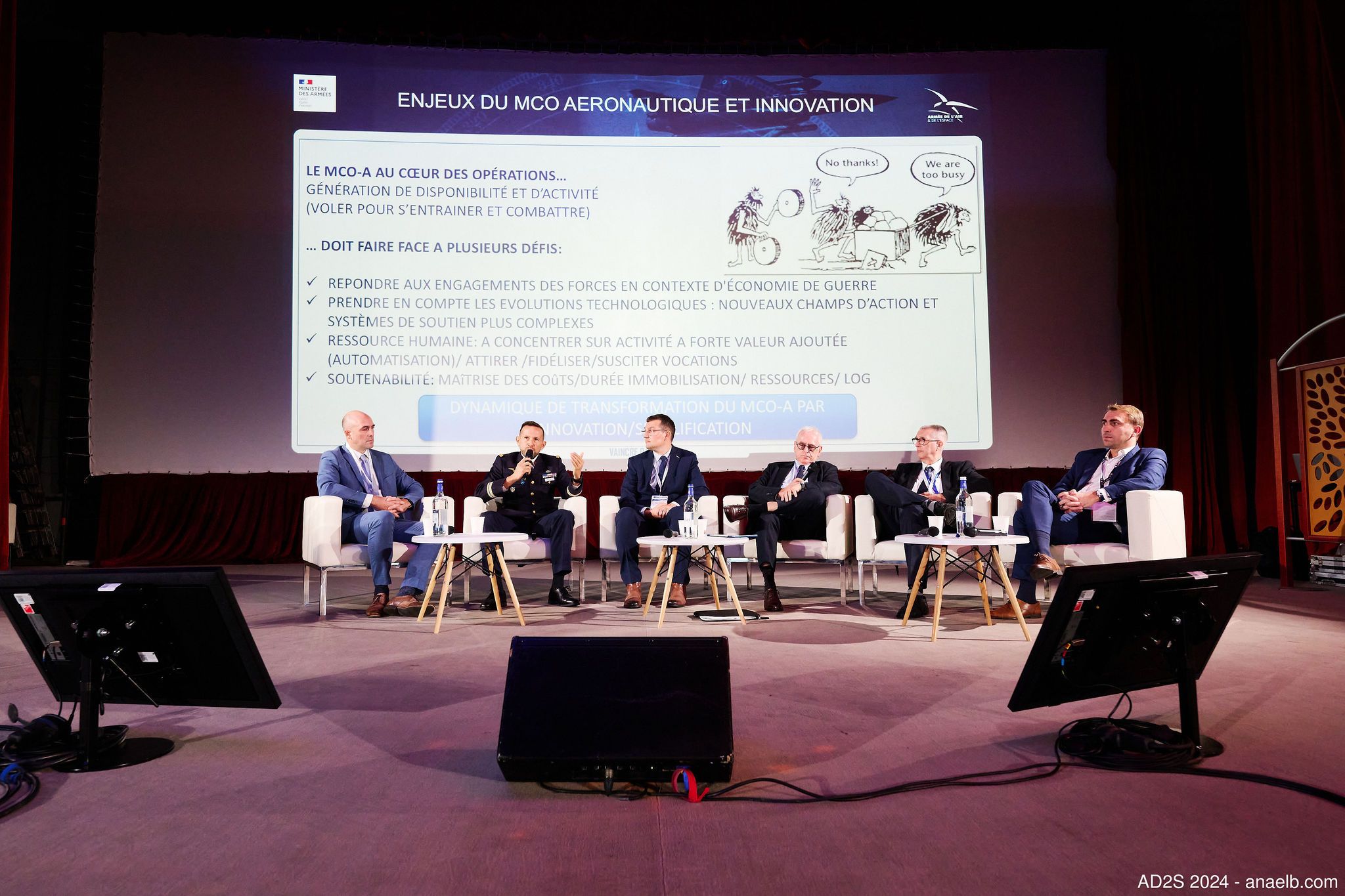    Ce troisième panel du cycle de conférence AD2S intitulé « L’innovation dans le MCO aéro, facteur de puissance aérienne » a exploré les pistes actuelles et perspectives pour relever le défi d’une innovation adaptée au MCO aéronautique militaire. Armées, institutionnels et industries doivent en effet être en mesure de planifier l’intégration d’avancées technologiques actuellement réalisées à vitesse exponentielle face à une logique calendaire à ajustement variable non seulement en raison de la nécessité de se préparer à un conflit majeur de haute intensité, mais aussi en raison de la difficulté de faire coïncider innovation et contractualisation.  La question de la captation de l’innovation et de son intégration incrémentale fut ainsi l’une des grandes thématiques abordées au cours de ce panel de discussion, ainsi que la problématique associée de la maîtrise de la donnée et d’une digitalisation au cœur de toutes les évolutions en matière de MCO-A, à la fois en tant qu’objectif et en tant qu’outil de la modernisation en cours. Cette première partie se concentre sur le thème de la captation de l’nnovation.